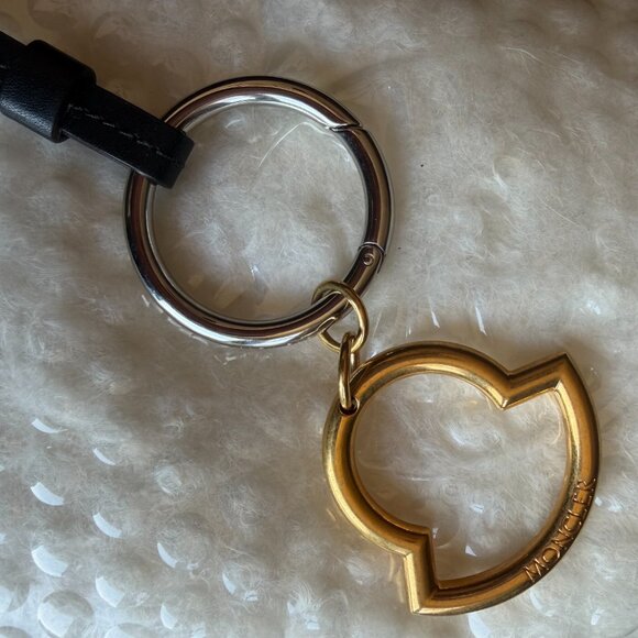 MONCLER Goose Down Padded Vanille Clutch Bag Chunky Logo Key Chain White NWOT - Picture 9 of 12